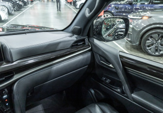Подержанный автомобиль Lexus LX 2020 года (14 фото)