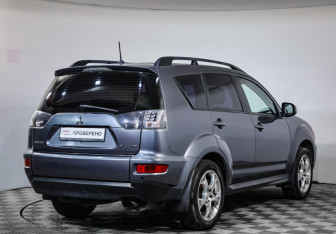 Подержанный автомобиль Mitsubishi Outlander 2011 года (5 фото)