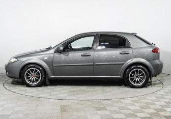 Подержанный автомобиль Chevrolet Lacetti Hatchback 2011 года (8 фото)
