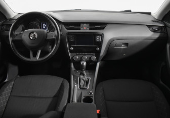 Подержанный автомобиль Skoda Octavia Liftback 2019 года (13 фото)
