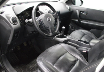 Подержанный автомобиль Nissan Qashqai+2 2008 года (10 фото)
