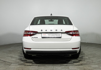 Подержанный автомобиль Skoda Superb Liftback 2020 года (6 фото)