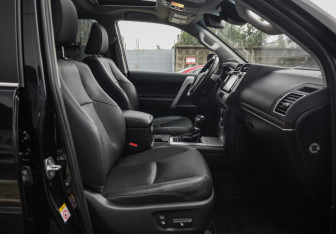 Подержанный автомобиль Toyota Land Cruiser Prado 2018 года (29 фото)
