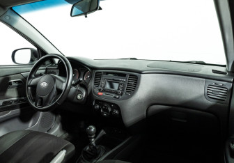 Подержанный автомобиль Kia Rio Sedan 2010 года (9 фото)