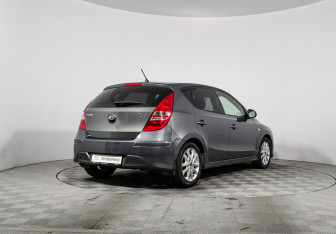 Подержанный автомобиль Hyundai i30 Hatchback 2011 года (5 фото)