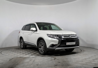 Подержанный автомобиль Mitsubishi Outlander 2018 года (3 фото)