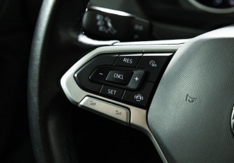 Подержанный автомобиль Volkswagen Tiguan 2021 года (19 фото)