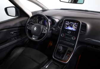 Подержанный автомобиль Renault Scenic 2018 года (7 фото)