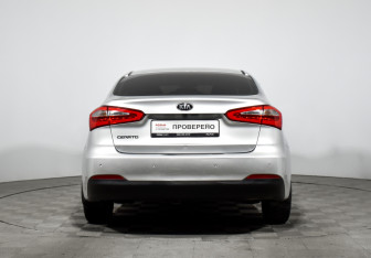 Подержанный автомобиль Kia Cerato Sedan 2013 года (6 фото)