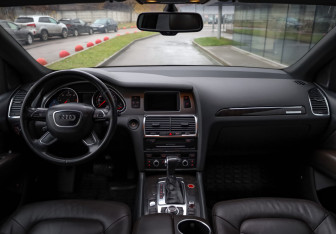 Подержанный автомобиль Audi Q7 2012 года (10 фото)