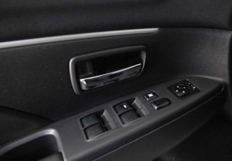 Подержанный автомобиль Mitsubishi ASX 2012 года (14 фото)