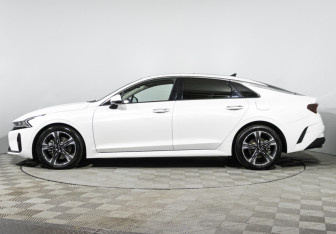 Подержанный автомобиль Kia K5 2022 года (8 фото)