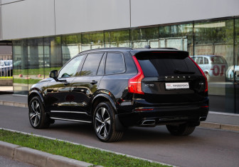 Подержанный автомобиль Volvo XC90 2020 года (8 фото)