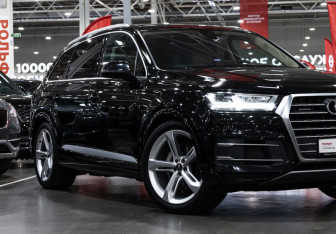 Подержанный автомобиль Audi Q7 2017 года (6 фото)