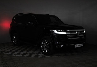 Подержанный автомобиль Toyota Land Cruiser Suv 2021 года (30 фото)