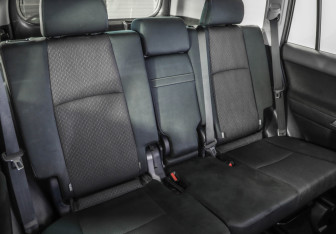 Подержанный автомобиль Toyota Land Cruiser Prado 2020 года (30 фото)