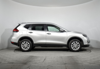 Подержанный автомобиль Nissan X-Trail 2021 года (4 фото)