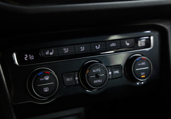 Подержанный автомобиль Volkswagen Tiguan 2019 года (15 фото)