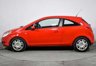 Подержанный автомобиль Opel Corsa 2009 года (8 фото)