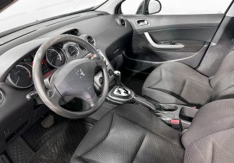Подержанный автомобиль Peugeot 308 Hatchback 2010 года (9 фото)