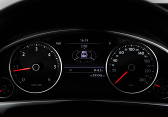 Подержанный автомобиль Volkswagen Touareg 2015 года (28 фото)