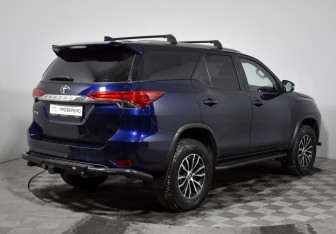 Подержанный автомобиль Toyota Fortuner 2021 года (5 фото)