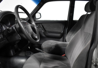 Подержанный автомобиль ГАЗ 31105 «Волга» 2006 года (10 фото)