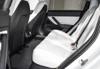 Подержанный автомобиль Tesla Model 3 2019 года (11 фото)