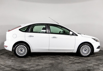 Подержанный автомобиль Ford Focus Hatchback 2011 года (4 фото)