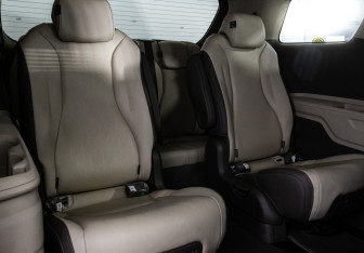 Подержанный автомобиль Kia Carnival 2020 года (20 фото)