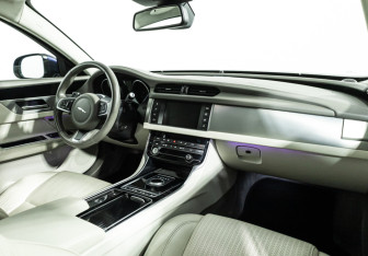 Подержанный автомобиль Jaguar XF Sedan 2017 года (9 фото)