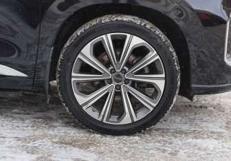 Подержанный автомобиль Exeed VX 2023 года (10 фото)