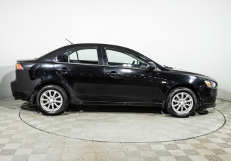 Подержанный автомобиль Mitsubishi Lancer Sedan 2012 года (4 фото)