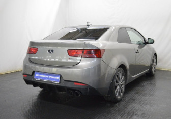 Подержанный автомобиль Kia Cerato Coupe 2010 года (5 фото)