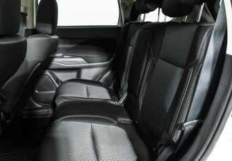 Подержанный автомобиль Mitsubishi Outlander 2022 года (10 фото)