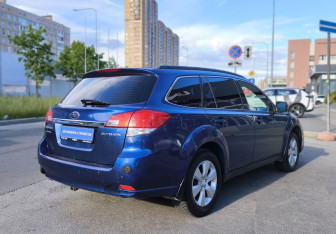 Подержанный автомобиль Subaru Outback Wagon 2010 года (4 фото)
