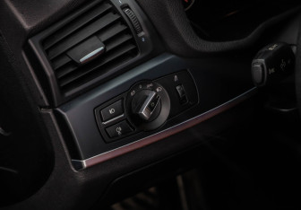 Подержанный автомобиль BMW X3 2012 года (23 фото)