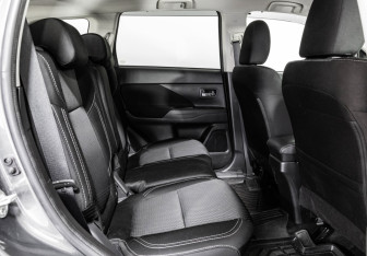 Подержанный автомобиль Mitsubishi Outlander 2021 года (17 фото)