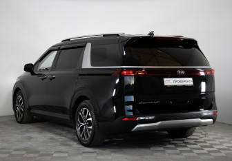 Подержанный автомобиль Kia Carnival 2021 года (7 фото)