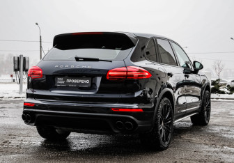 Подержанный автомобиль Porsche Cayenne 2014 года (7 фото)