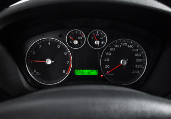 Подержанный автомобиль Ford Focus Wagon 2006 года (18 фото)
