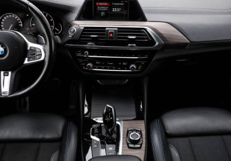 Подержанный автомобиль BMW X4 2018 года (15 фото)