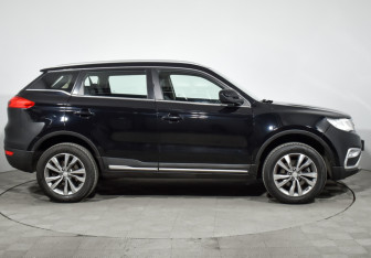 Подержанный автомобиль Geely Atlas 2018 года (4 фото)