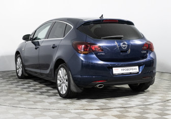 Подержанный автомобиль Opel Astra Hatchback 2010 года (7 фото)