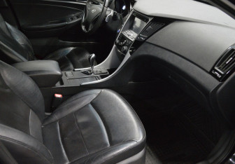 Подержанный автомобиль Hyundai Sonata 2011 года (12 фото)