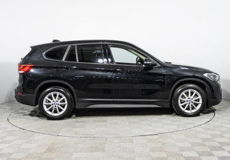 Подержанный автомобиль BMW X1 2020 года (4 фото)