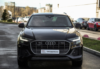 Подержанный автомобиль Audi Q8 2018 года (4 фото)