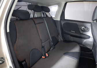 Подержанный автомобиль Nissan Note 2011 года (19 фото)