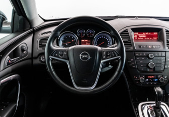 Подержанный автомобиль Opel Insignia Liftback 2012 года (14 фото)
