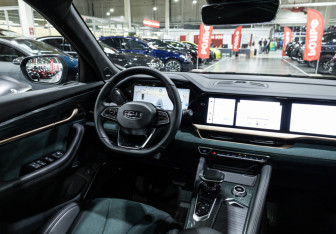 Подержанный автомобиль Geely Monjaro 2024 года (13 фото)